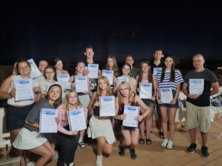 Rozdanie certyfikatów w Faro – ZSP 2 w podróży za marzeniami! ?✨ 