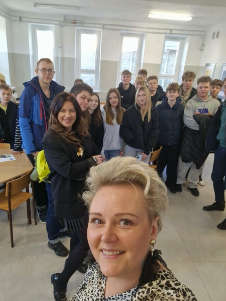 Ósmoklasiści z SP nr 1 na kreatywnych warsztatach w naszej szkole ?