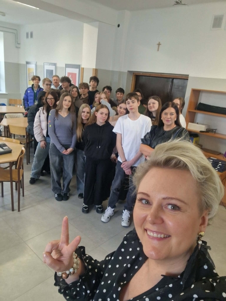 Odkrywamy możliwości naszej szkoły – od sztucznej inteligencji po europejskie projekty i praktyki zagraniczne! 